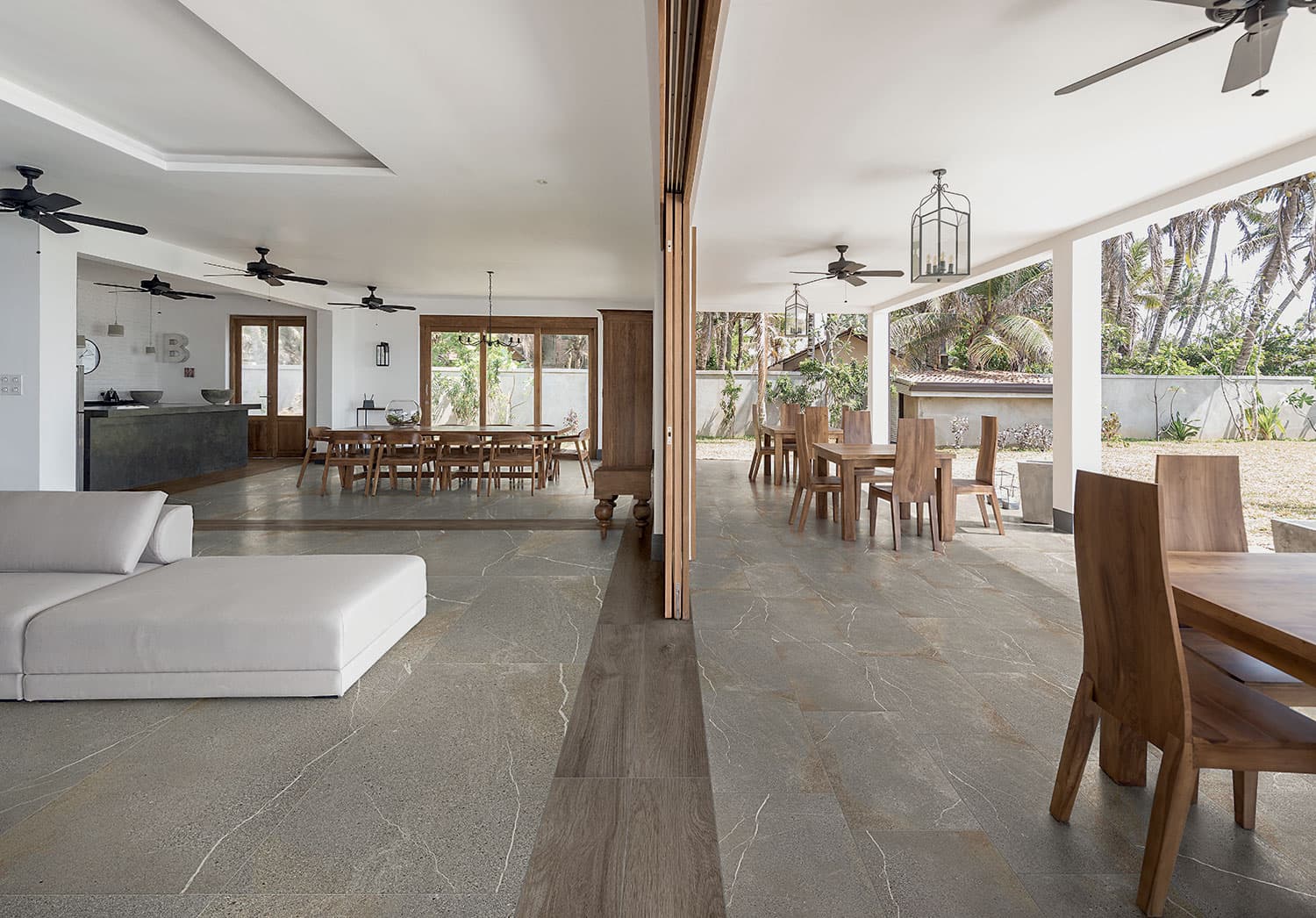 Terrassenplatten Garten Poolbereich mit HÜTO Thomas Hübner Fliesen & Natursteine auf höchstem Niveau in Memmingen mit Farb- & Stilberatung